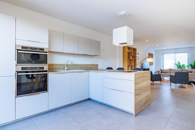 Maison à louer - 5 pièces - 140 m2 - Lecci - 201 - CORSE