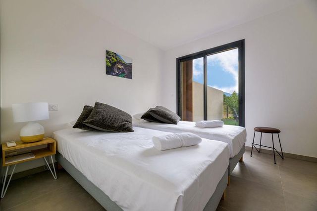 Maison à louer - 5 pièces - 140 m2 - Lecci - 201 - CORSE