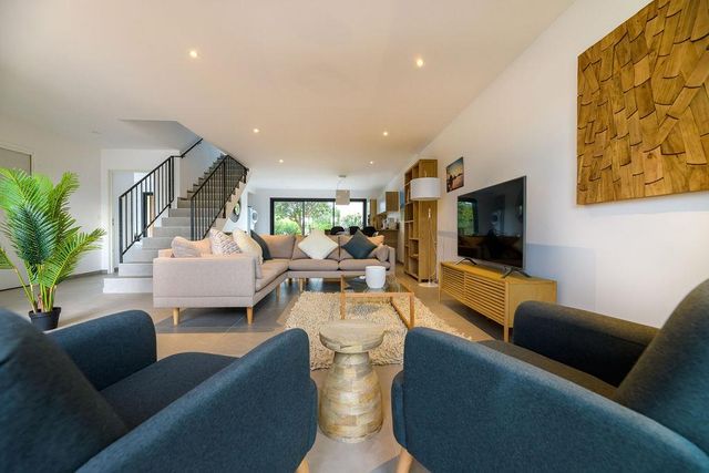 Maison à louer - 5 pièces - 140 m2 - Lecci - 201 - CORSE