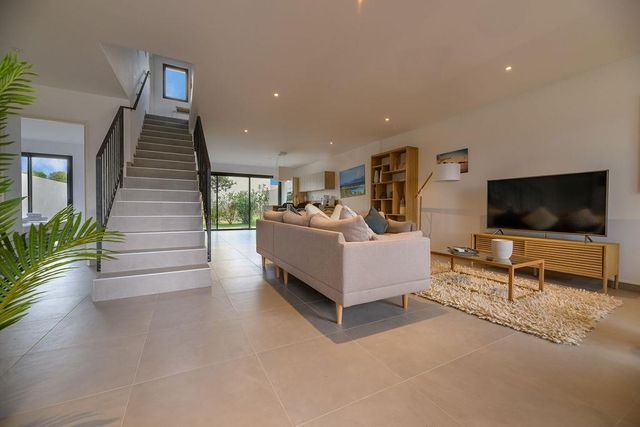 Maison à louer - 5 pièces - 140 m2 - Lecci - 201 - CORSE