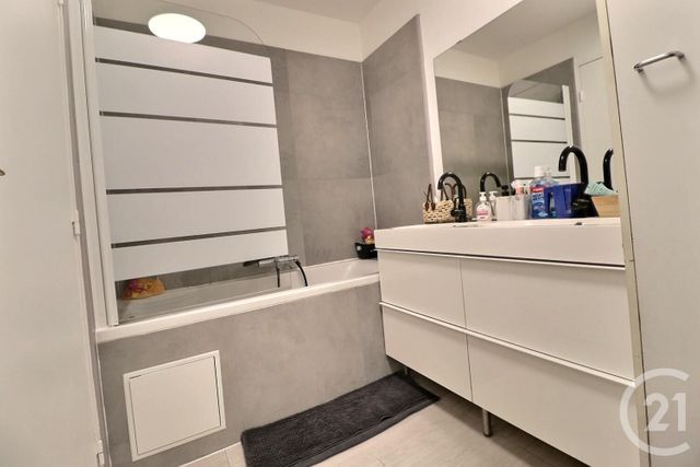 Appartement à vendre - 6 pièces - 103 m2 - Les Lilas - 93 - ILE-DE-FRANCE