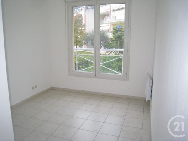Appartement F2 &agrave; louer - 2 pi&egrave;ces - 42,43 m2 - St Andre De La Roche - 06 - PROVENCE-ALPES-COTE-D-AZUR