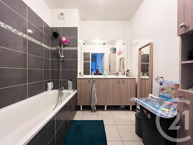 Appartement F3 à vendre - 3 pièces - 58,11 m2 - St Andre De La Roche - 06 - PROVENCE-ALPES-COTE-D-AZUR