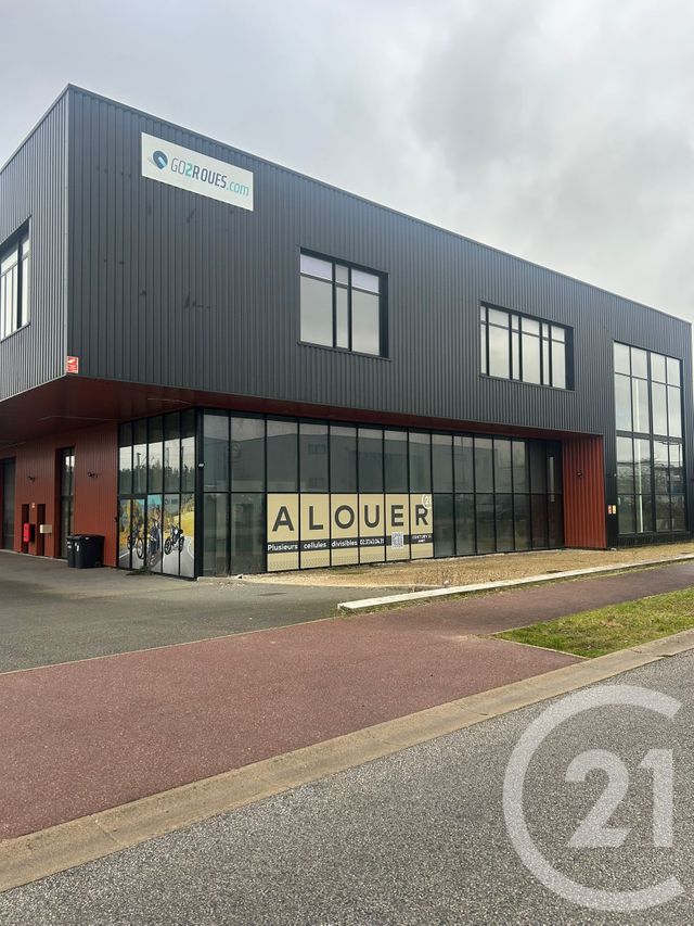 Local commercial à louer - 1800.0 m2 - 78 - Yvelines
