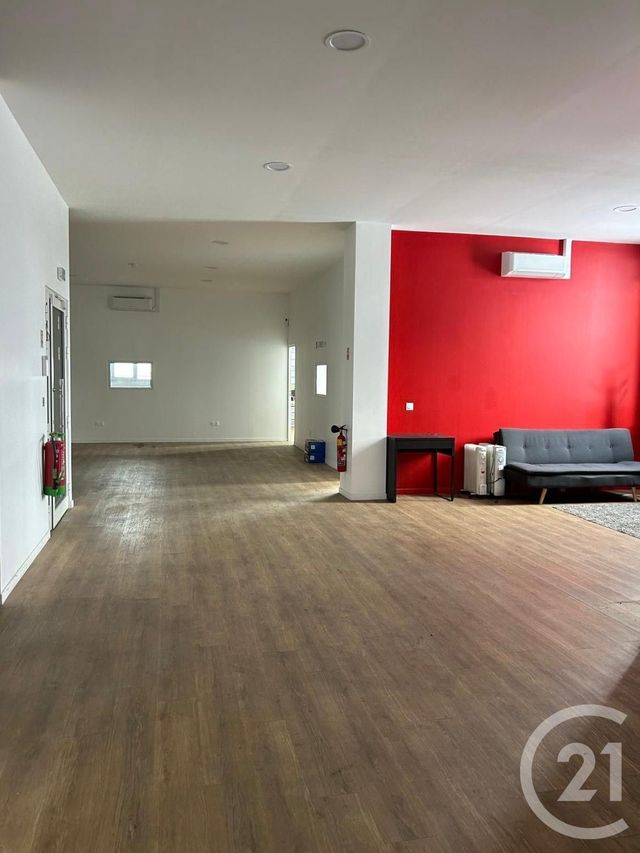 Local commercial à louer - 1800.0 m2 - 78 - Yvelines