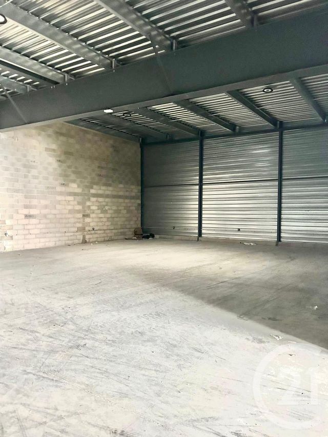 Local commercial à louer - 1800.0 m2 - 78 - Yvelines