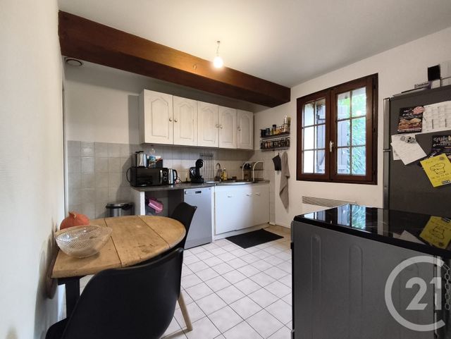 Maison &agrave; louer - 4 pi&egrave;ces - 80,10 m2 - Saussay - 28 - CENTRE