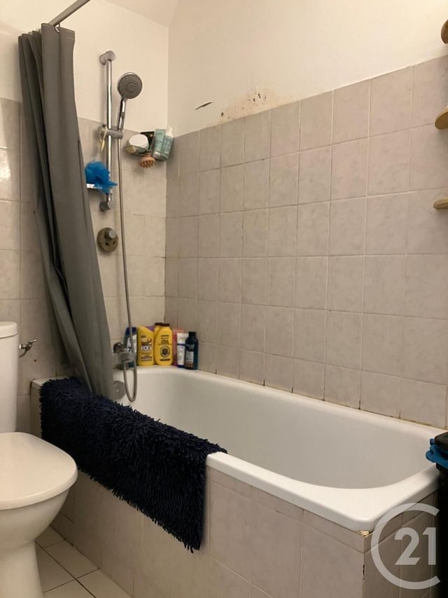 Maison &agrave; louer - 4 pi&egrave;ces - 80,10 m2 - Saussay - 28 - CENTRE