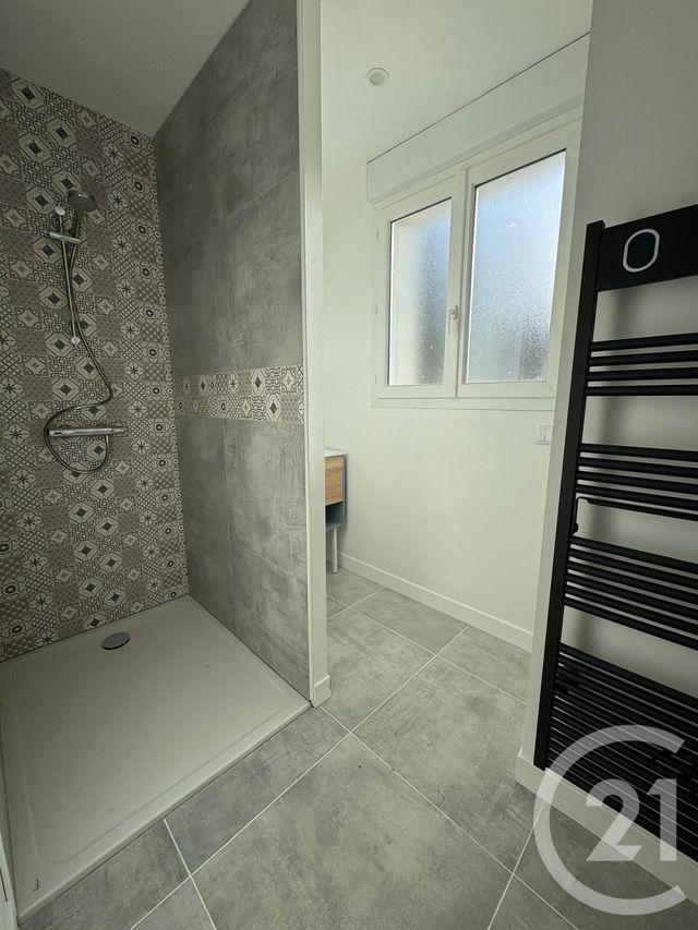 Maison &agrave; louer - 4 pi&egrave;ces - 82,57 m2 - Gilles - 28 - CENTRE