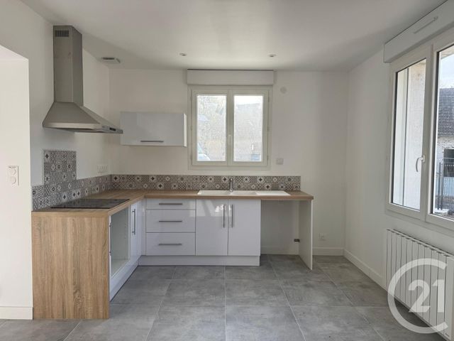 Maison &agrave; louer - 4 pi&egrave;ces - 82,57 m2 - Gilles - 28 - CENTRE