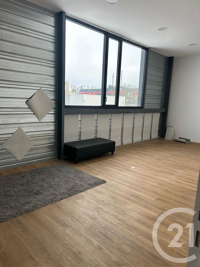 Maison &agrave; louer - 1 pi&egrave;ce - 600 m2 - Houdan - 78 - ILE-DE-FRANCE