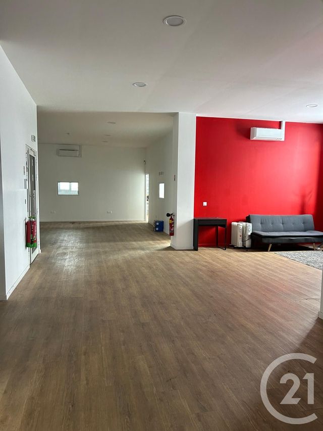 Maison &agrave; louer - 1 pi&egrave;ce - 1800 m2 - Houdan - 78 - ILE-DE-FRANCE