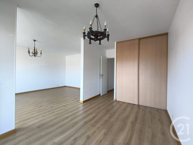 Appartement F4 &agrave; louer - 4 pi&egrave;ces - 84,74 m2 - Dreux - 28 - CENTRE