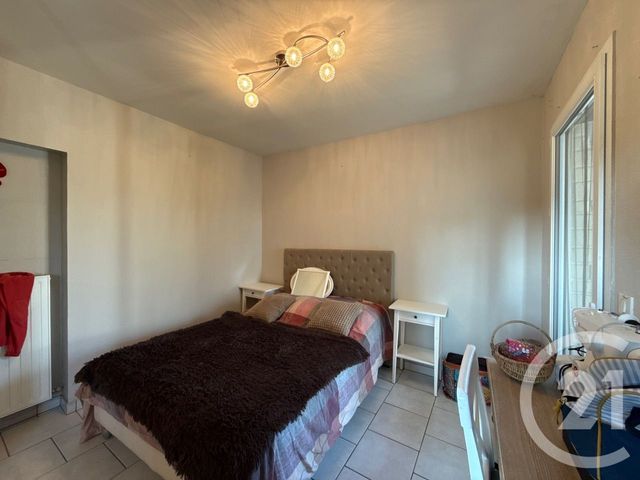 Maison &agrave; louer - 3 pi&egrave;ces - 79,08 m2 - Saussay - 28 - CENTRE