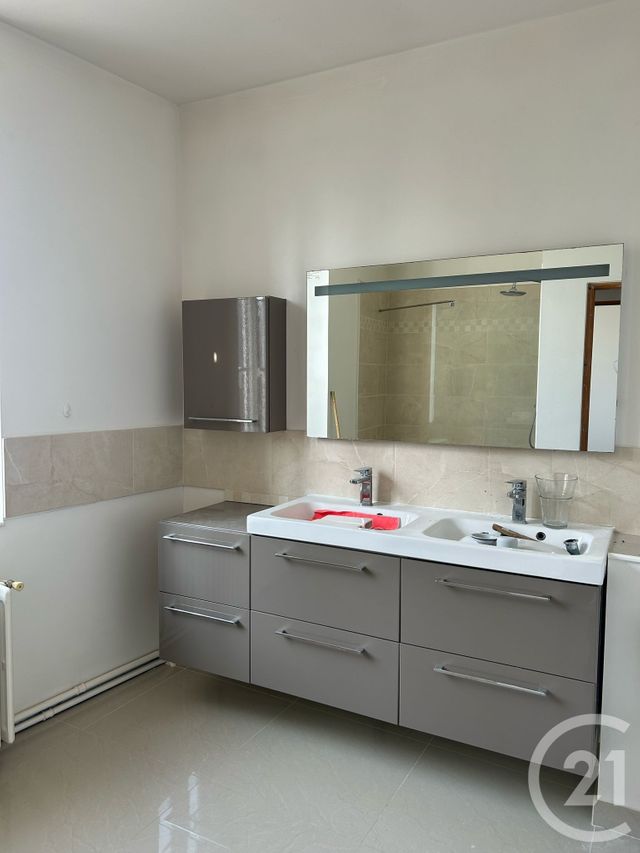 Maison &agrave; louer - 4 pi&egrave;ces - 91,70 m2 - La Chaussee D Ivry - 28 - CENTRE