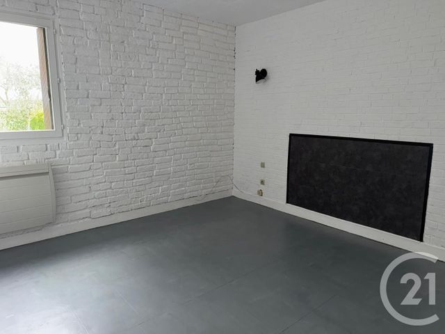 Maison &agrave; louer - 3 pi&egrave;ces - 89,11 m2 - Breval - 78 - ILE-DE-FRANCE