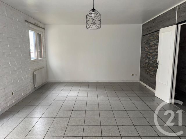 Maison &agrave; louer - 3 pi&egrave;ces - 89,11 m2 - Breval - 78 - ILE-DE-FRANCE