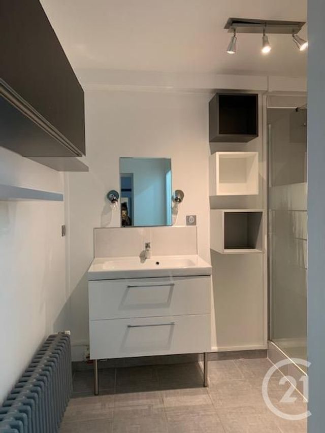 Appartement F1 &agrave; louer - 1 pi&egrave;ce - 27,01 m2 - Ivry La Bataille - 27 - HAUTE-NORMANDIE