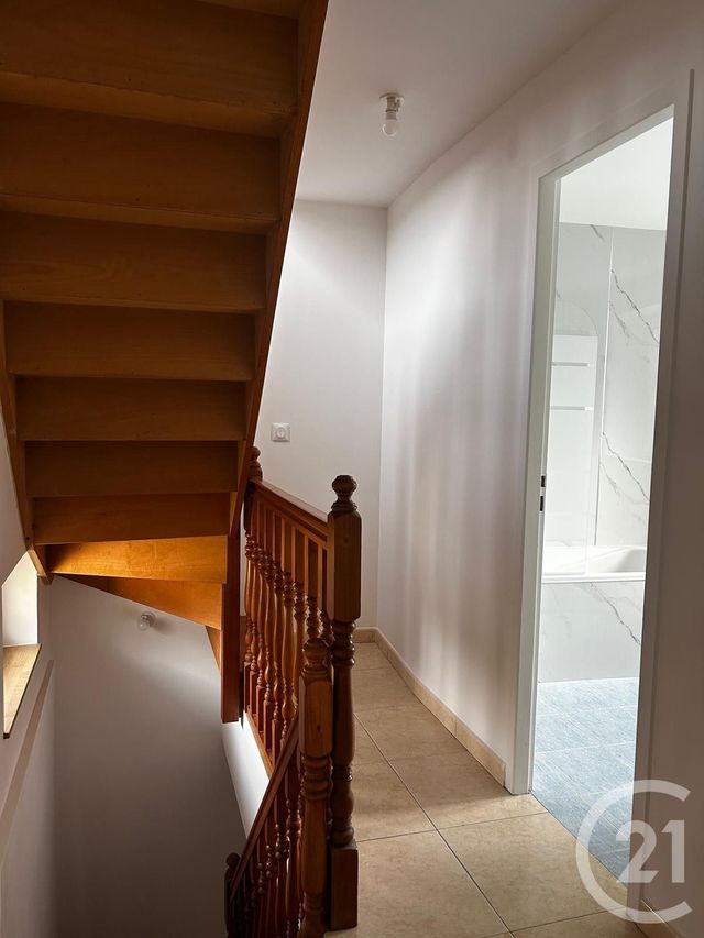 Appartement Triplex &agrave; louer - 4 pi&egrave;ces - 58,83 m2 - Follainville Dennemont - 78 - ILE-DE-FRANCE