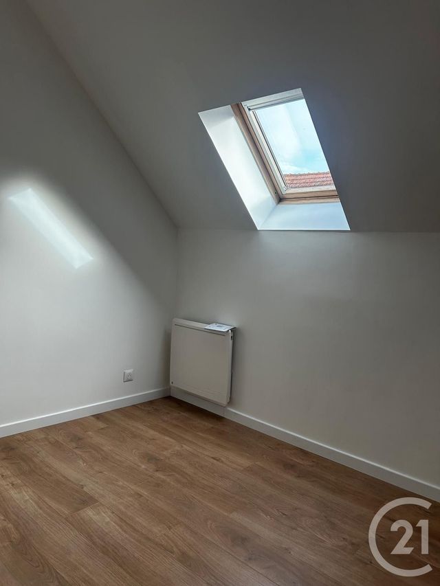 Appartement Triplex &agrave; louer - 4 pi&egrave;ces - 58,83 m2 - Follainville Dennemont - 78 - ILE-DE-FRANCE