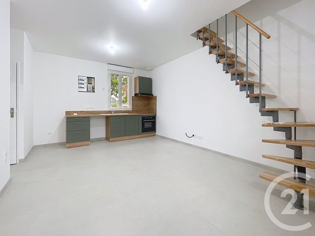 Maison &agrave; louer - 3 pi&egrave;ces - 50 m2 - Beuvraignes - 80 - PICARDIE