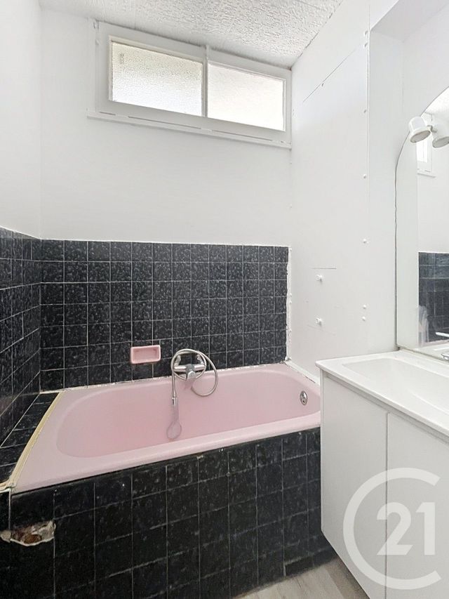 Appartement F4 &agrave; louer - 4 pi&egrave;ces - 68,76 m2 - Noyon - 60 - PICARDIE