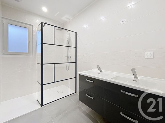 Maison &agrave; louer - 4 pi&egrave;ces - 80,70 m2 - Boulogne La Grasse - 60 - PICARDIE