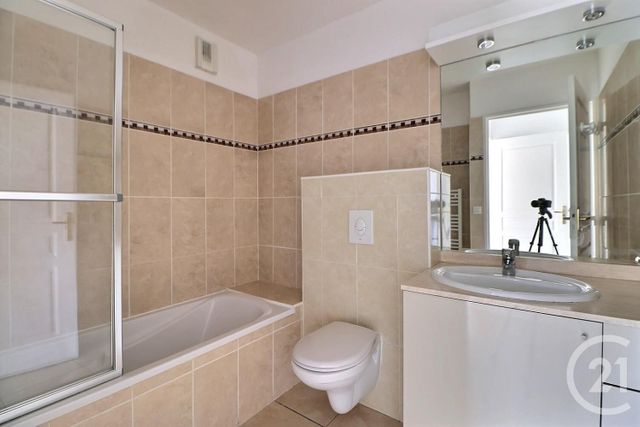 Appartement F3 à vendre - 3 pièces - 78,28 m2 - St Raphael - 83 - PROVENCE-ALPES-COTE-D-AZUR