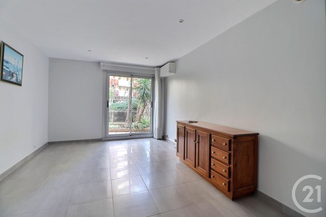 Appartement F3 à vendre - 3 pièces - 80 m2 - St Raphael - 83 - PROVENCE-ALPES-COTE-D-AZUR