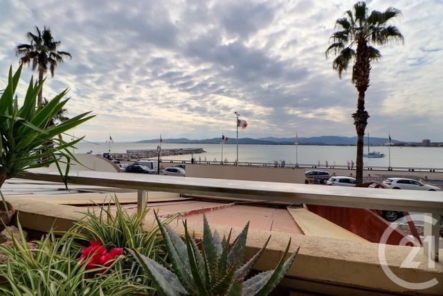 Appartement F3 à vendre - 3 pièces - 80 m2 - St Raphael - 83 - PROVENCE-ALPES-COTE-D-AZUR
