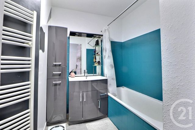 Appartement T2 à vendre - 2 pièces - 48 m2 - Frejus - 83 - PROVENCE-ALPES-COTE-D-AZUR