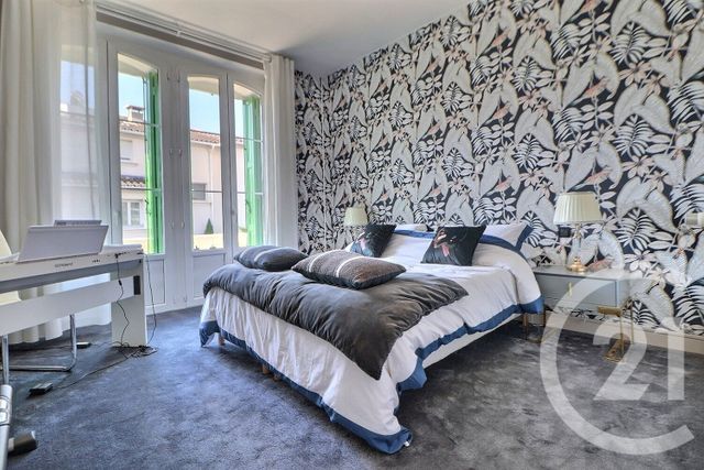 Maison à vendre - 7 pièces - 244 m2 - St Raphael - 83 - PROVENCE-ALPES-COTE-D-AZUR