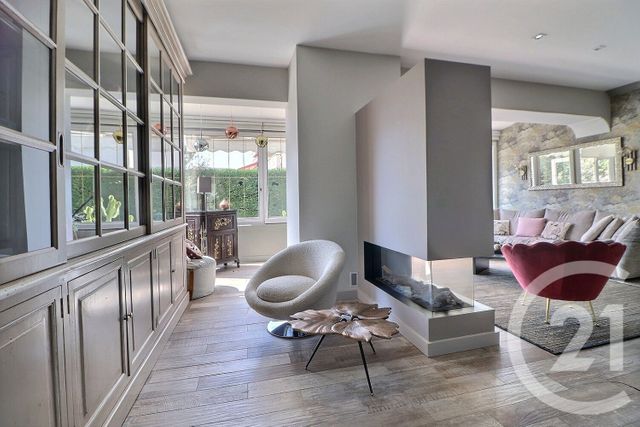 Maison à vendre - 7 pièces - 244 m2 - St Raphael - 83 - PROVENCE-ALPES-COTE-D-AZUR