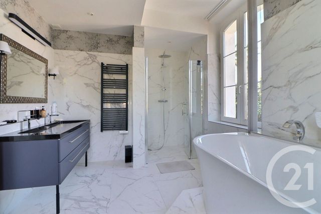 Maison à vendre - 7 pièces - 244 m2 - St Raphael - 83 - PROVENCE-ALPES-COTE-D-AZUR