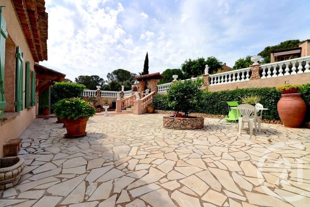 Maison à vendre - 7 pièces - 203 m2 - St Raphael - 83 - PROVENCE-ALPES-COTE-D-AZUR