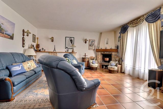 Maison à vendre - 7 pièces - 203 m2 - St Raphael - 83 - PROVENCE-ALPES-COTE-D-AZUR