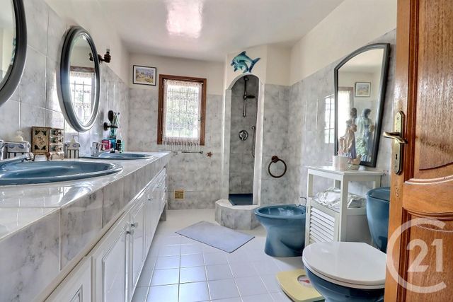 Maison à vendre - 7 pièces - 203 m2 - St Raphael - 83 - PROVENCE-ALPES-COTE-D-AZUR