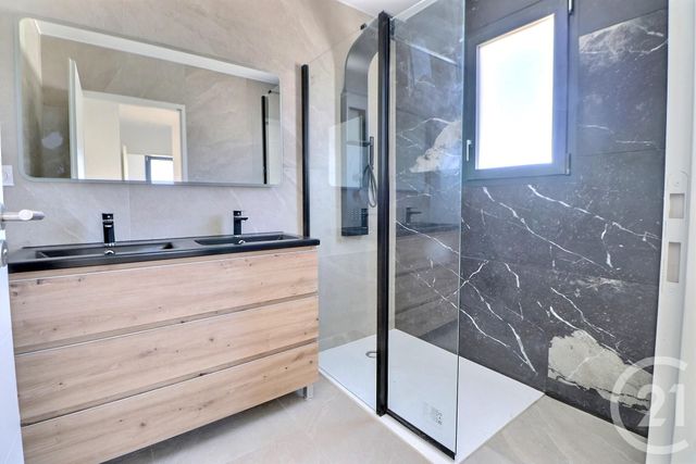 Maison à vendre - 4 pièces - 103 m2 - Roquebrune Sur Argens - 83 - PROVENCE-ALPES-COTE-D-AZUR