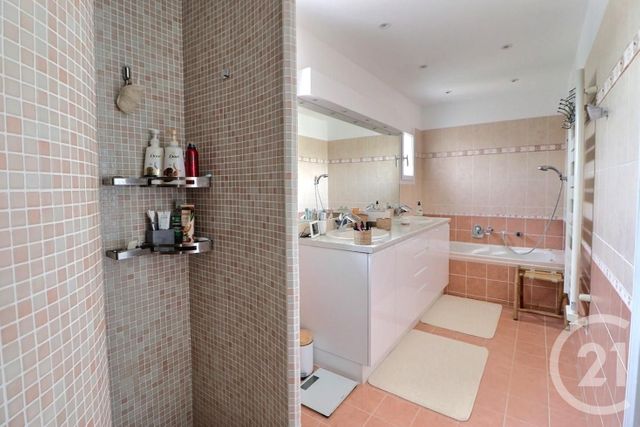 Maison &agrave; vendre - 6 pi&egrave;ces - 206 m2 - Bagnols En Foret - 83 - PROVENCE-ALPES-COTE-D-AZUR