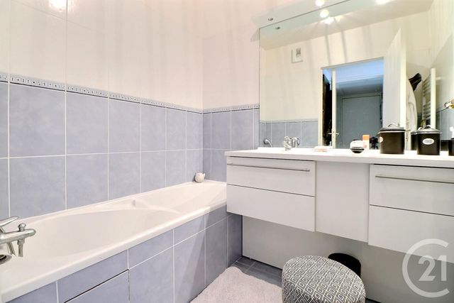 Appartement T3 &agrave; vendre - 3 pi&egrave;ces - 75 m2 - St Raphael - 83 - PROVENCE-ALPES-COTE-D-AZUR