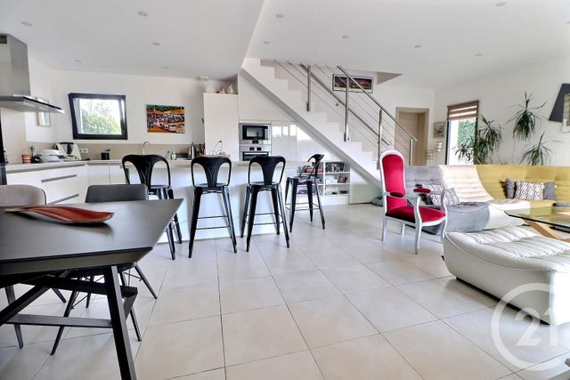 Maison à vendre - 4 pièces - 110 m2 - St Raphael - 83 - PROVENCE-ALPES-COTE-D-AZUR