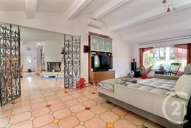 Maison à vendre - 8 pièces - 210 m2 - Puget Sur Argens - 83 - PROVENCE-ALPES-COTE-D-AZUR