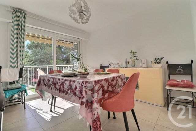 Appartement F3 à vendre - 3 pièces - 78,46 m2 - St Raphael - 83 - PROVENCE-ALPES-COTE-D-AZUR