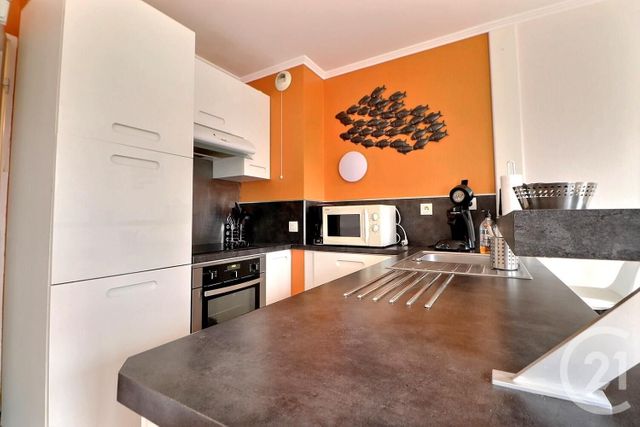 Appartement F3 &agrave; vendre - 2 pi&egrave;ces - 39 m2 - St Raphael - 83 - PROVENCE-ALPES-COTE-D-AZUR