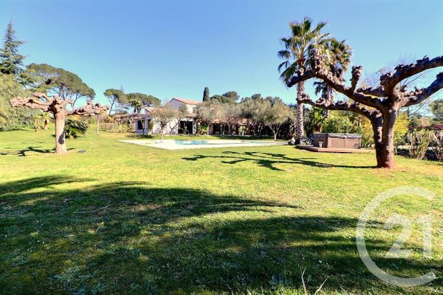 Maison &agrave; vendre - 6 pi&egrave;ces - 262 m2 - Roquebrune Sur Argens - 83 - PROVENCE-ALPES-COTE-D-AZUR