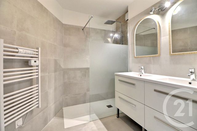 Appartement F3 &agrave; vendre - 3 pi&egrave;ces - 70,58 m2 - St Raphael - 83 - PROVENCE-ALPES-COTE-D-AZUR