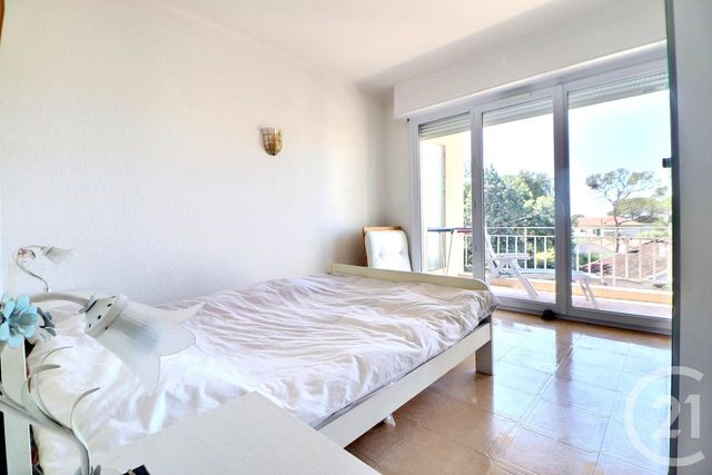 Appartement T2 à vendre - 2 pièces - 44,38 m2 - St Raphael - 83 - PROVENCE-ALPES-COTE-D-AZUR
