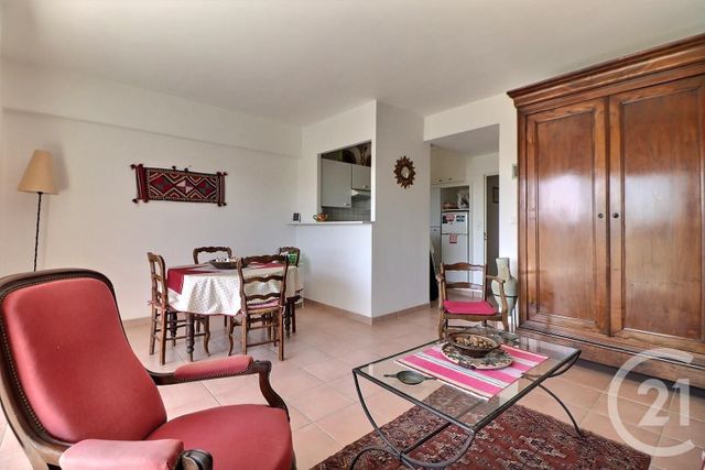 Appartement T2 à vendre - 2 pièces - 43,27 m2 - St Raphael - 83 - PROVENCE-ALPES-COTE-D-AZUR