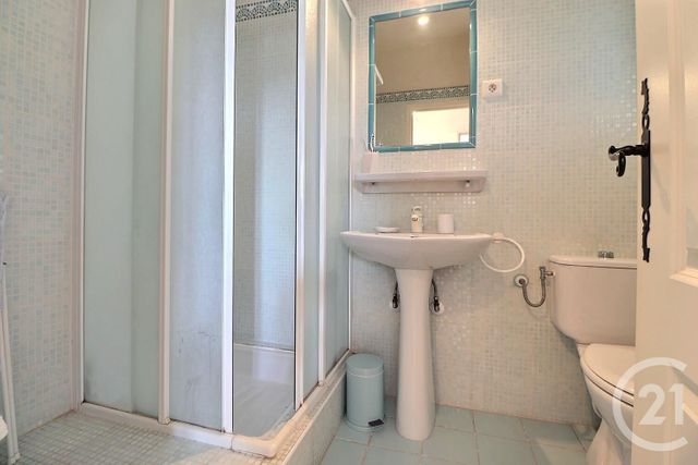 Appartement T2 à vendre - 2 pièces - 43,27 m2 - St Raphael - 83 - PROVENCE-ALPES-COTE-D-AZUR