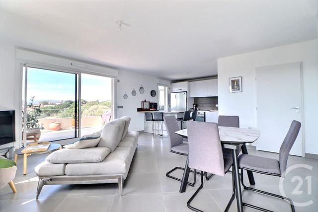 Appartement T3 à vendre - 3 pièces - 75,78 m2 - Frejus - 83 - PROVENCE-ALPES-COTE-D-AZUR